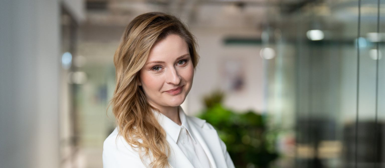 Agata Miastkowska arbeitet als ESG Officer bei EOS Polen. Sie trägt die CR-Agenda in den Unternehmensalltag, managt ESG-Daten und schult Mitarbeitende.